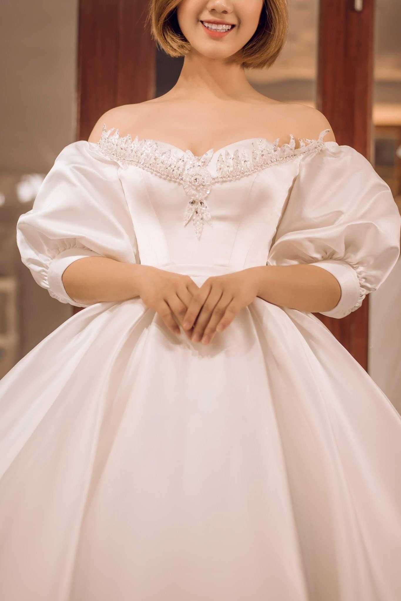 Puffy or long sleeves elegant white satin ball gown