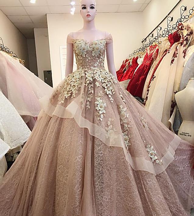Pale pink sweetheart neck tiered skirt princess ball gown wedding dress ...