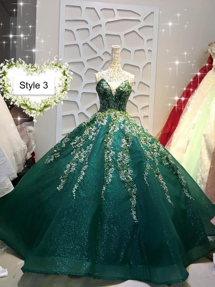 Green princess sparkly sleeveless ball gown wedding/prom dress with