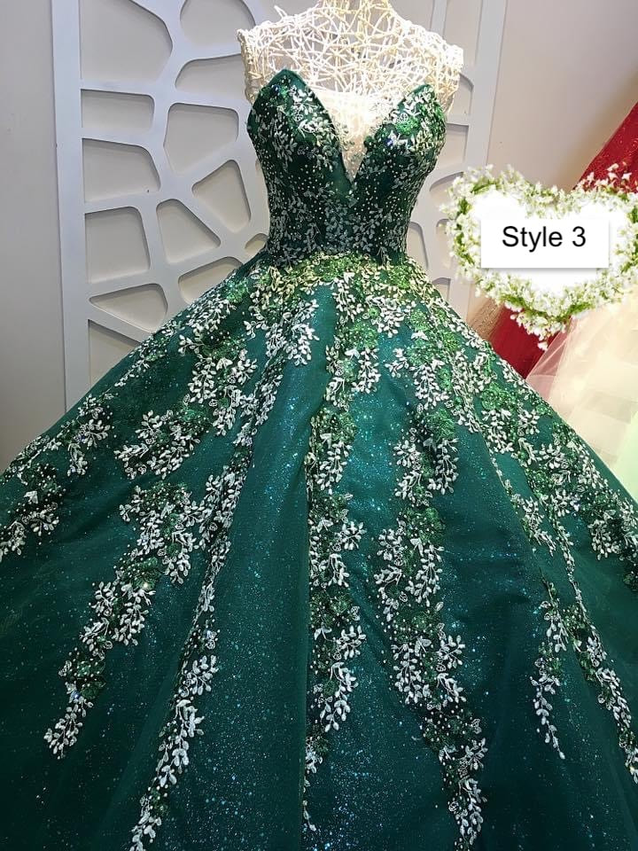 Green princess sparkly sleeveless ball gown wedding/prom dress with