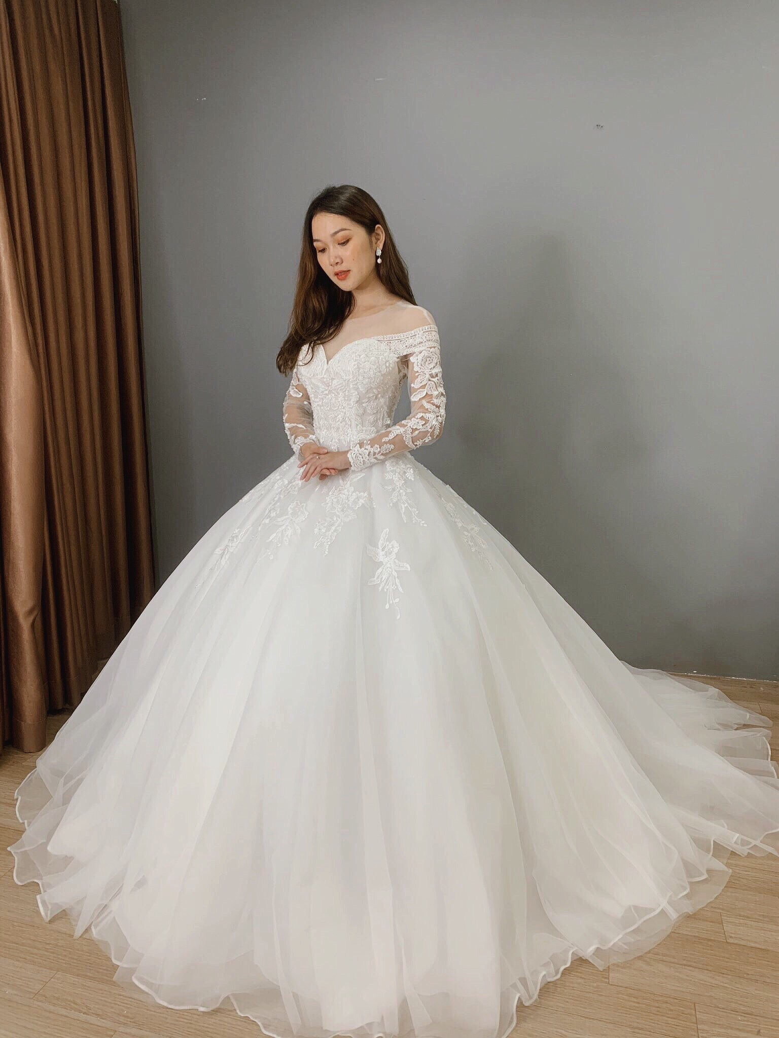 Feminine long sleeves floral lace white ball gown wedding dress