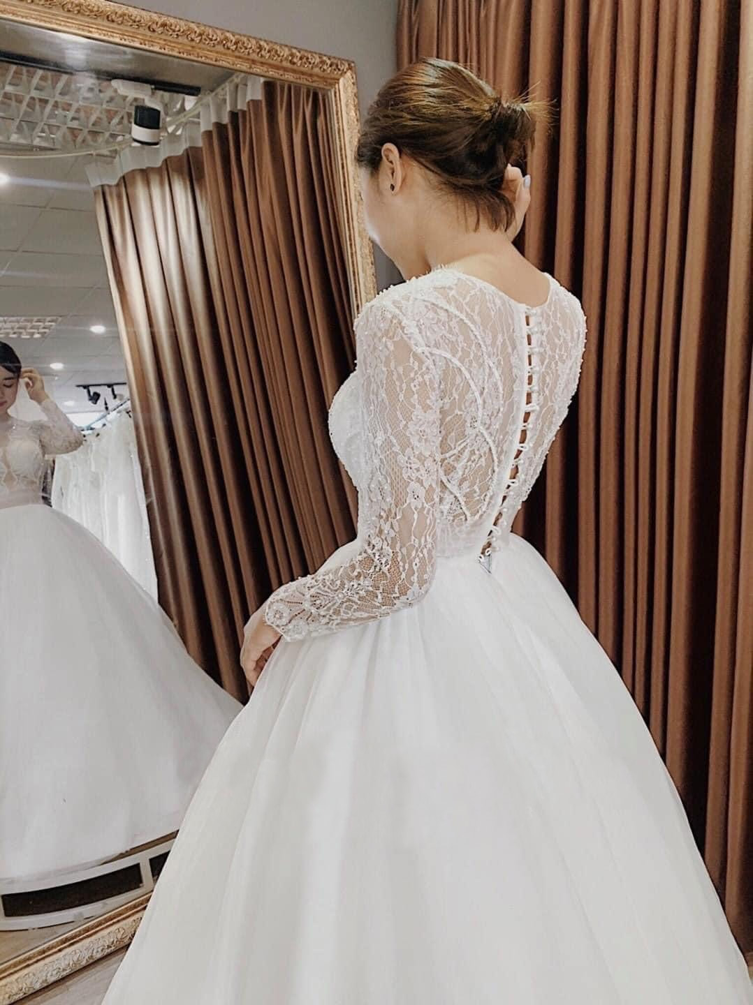 Delicate lace long sleeves white boho a-line tulle skirt wedding dress