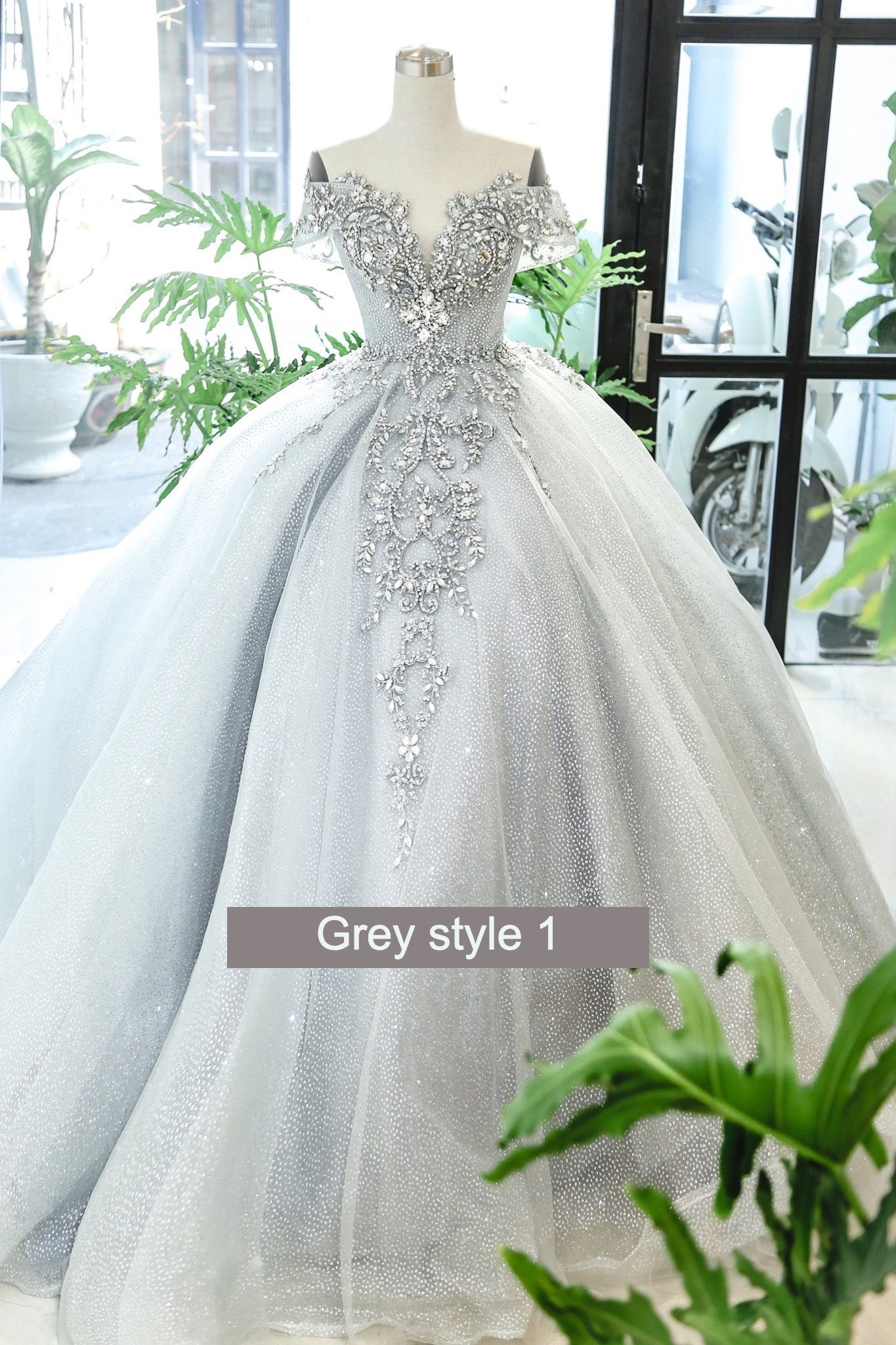 Tulle And Satin Cap Sleeve Grey Ladies Ball Gown at Rs 20000 in New Delhi |  ID: 20319393548