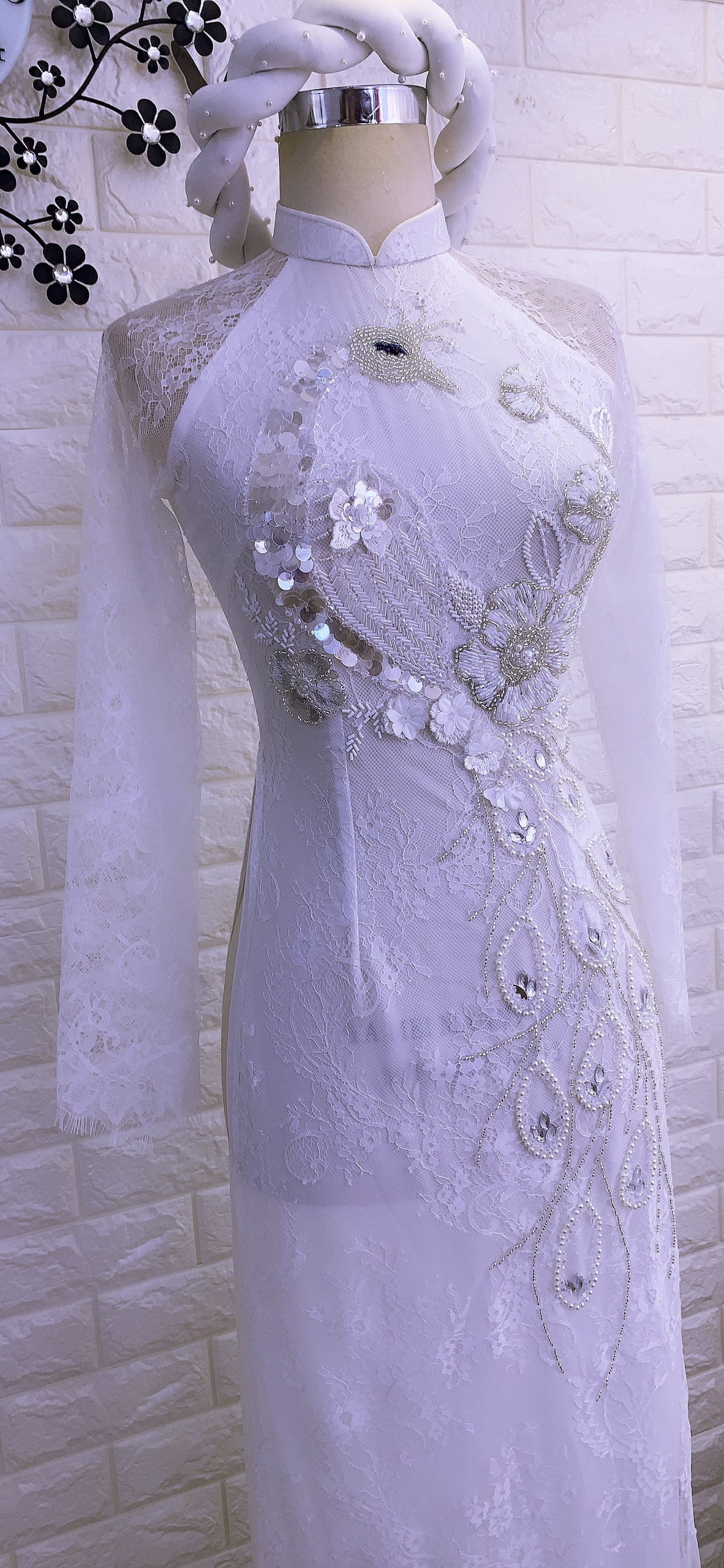 Various styles - Traditional Vietnamese Wedding lace Ao Dai in white ...
