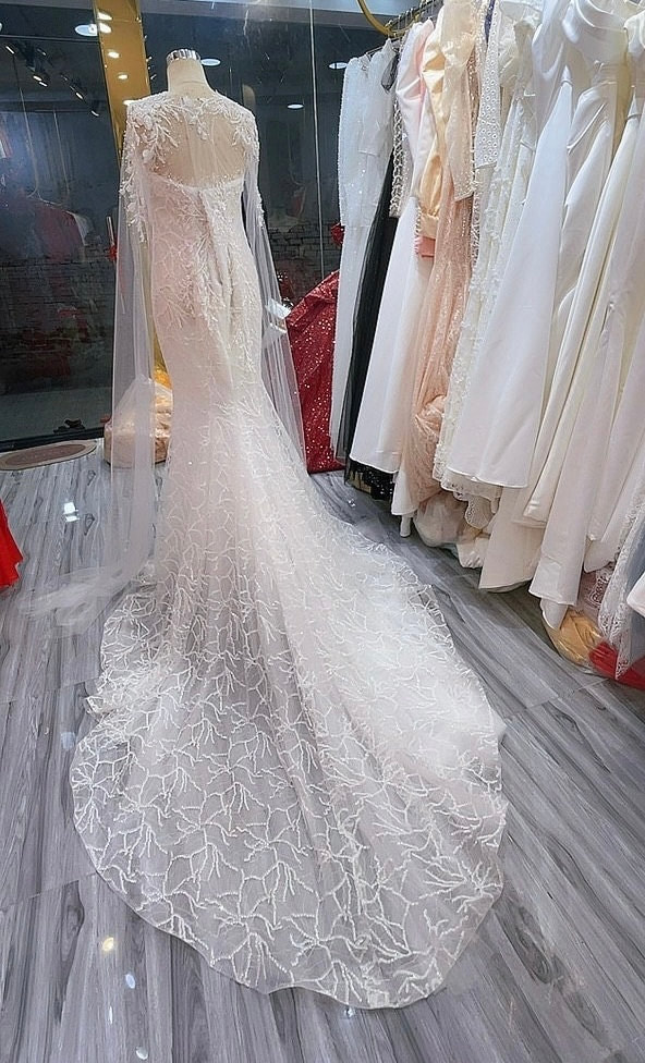Beautiful white deep V neck lace fishtail/mermaid wedding dress with ...
