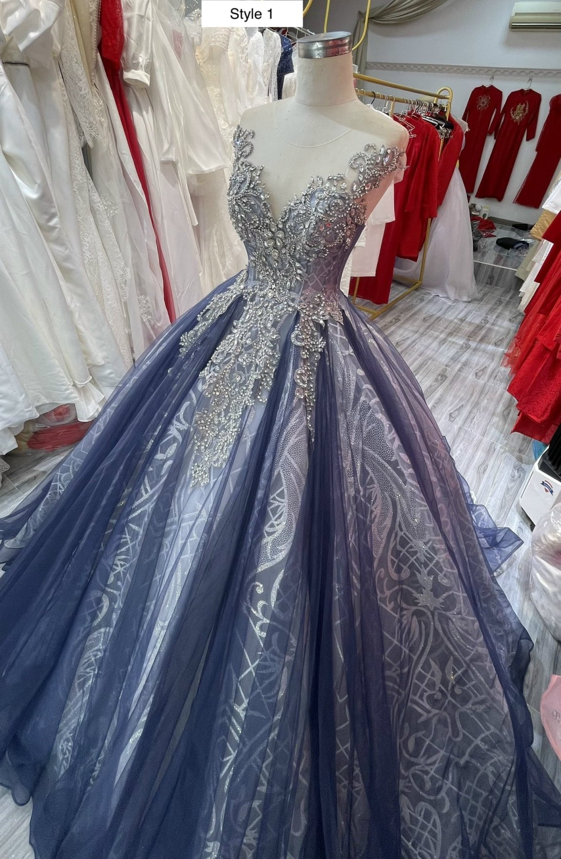 Satin Ladies Blue Sleeveless Designer Gown at Rs 5831/piece in Delhi | ID:  19560784733