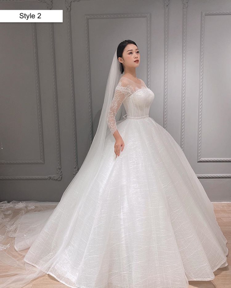 Gentle Elegant Long Sleeve Sweetheart Neck Floral Lace White Ball Gown
