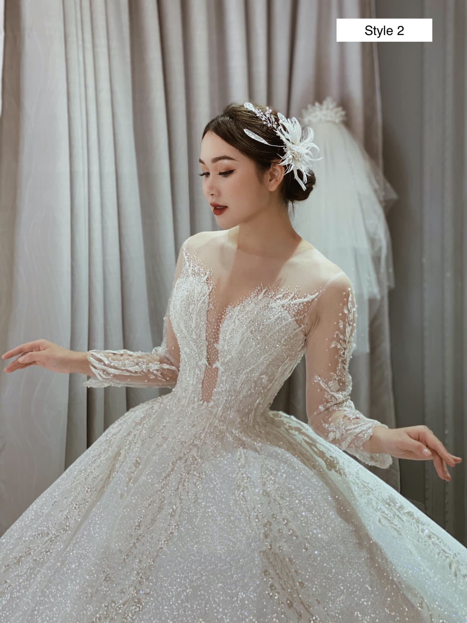 Unique princess white sparkle long sleeves sweetheart neck wedding