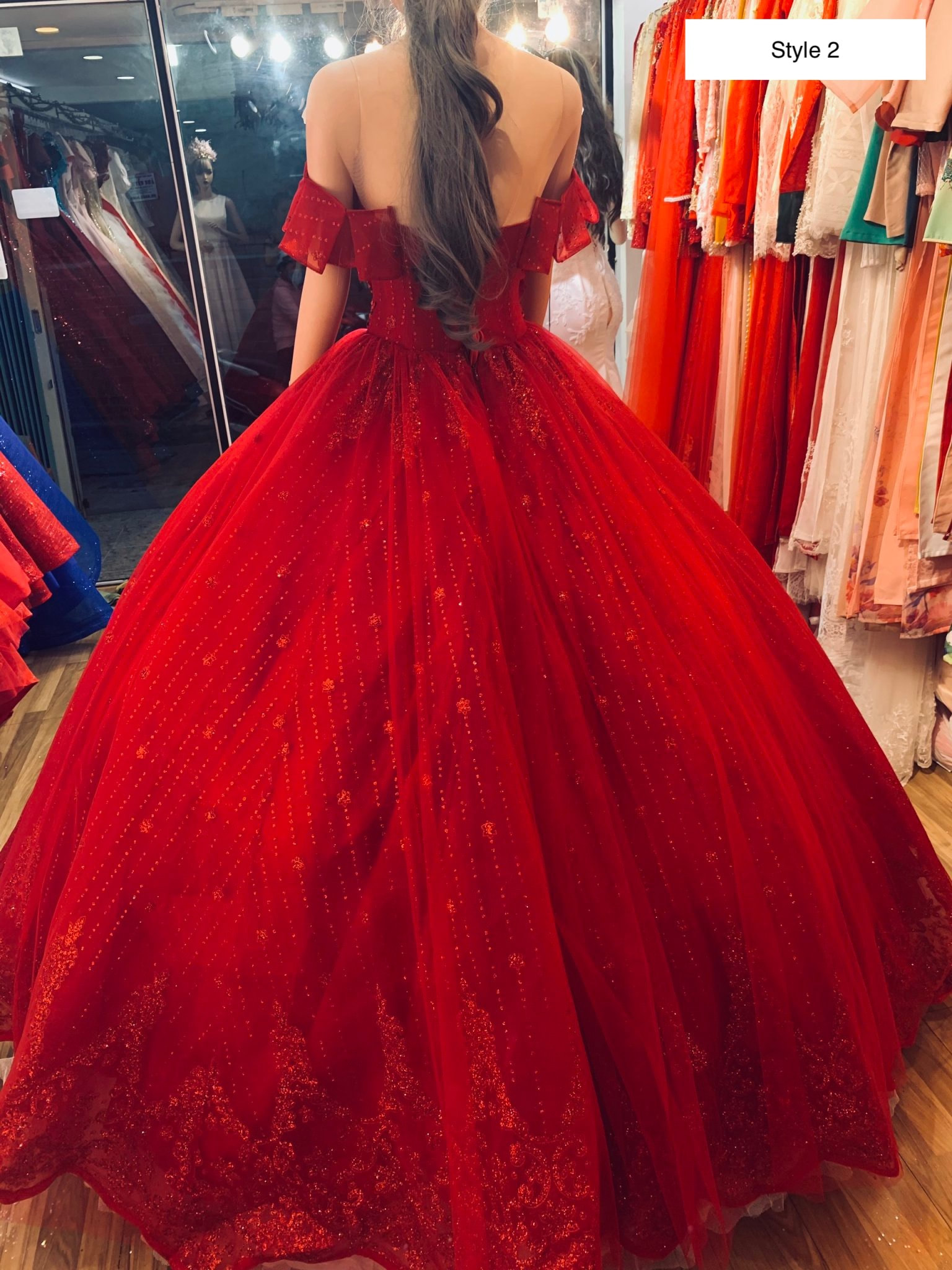 Red Princess ball gown with tulle skirt by Lafanta | Braut- und Abendmode-pokeht.vn
